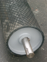 Conveyor Drive Roller with Vulcanized Diamond Rubber Lagging and Bossed and Keyed Shaft